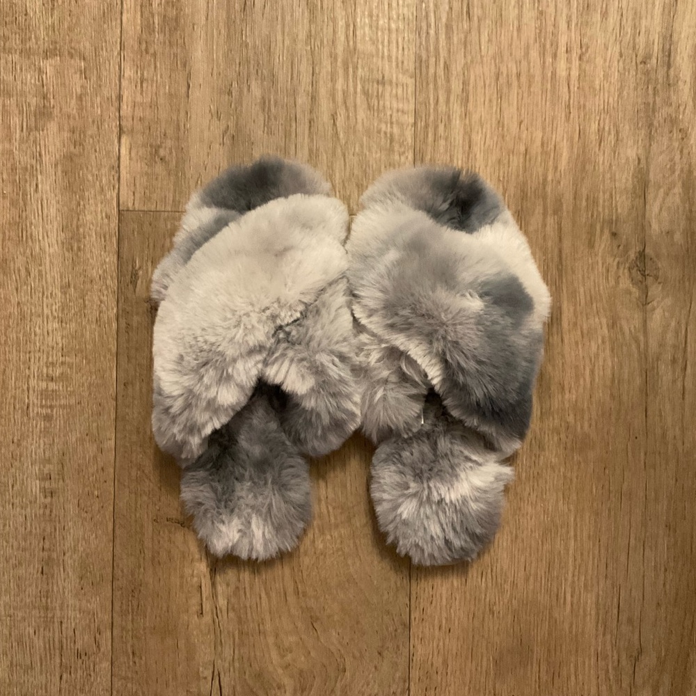 LC Lauren Conrad Fuzzy House Slippers Size M 7-8